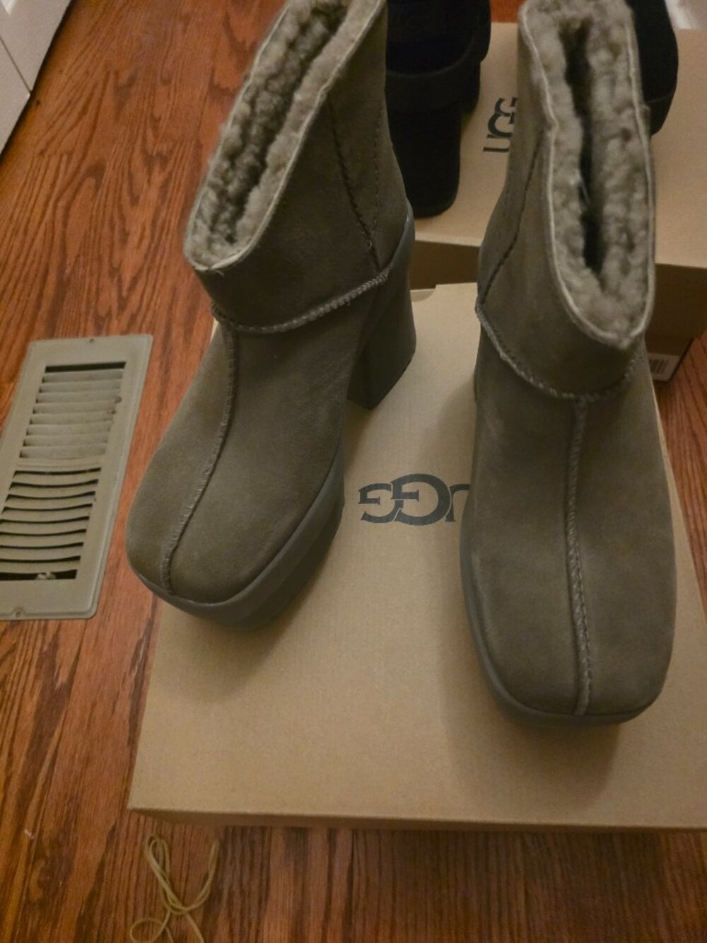 UGG New Heights Platform Mini Boots Gray/Olive Size 8